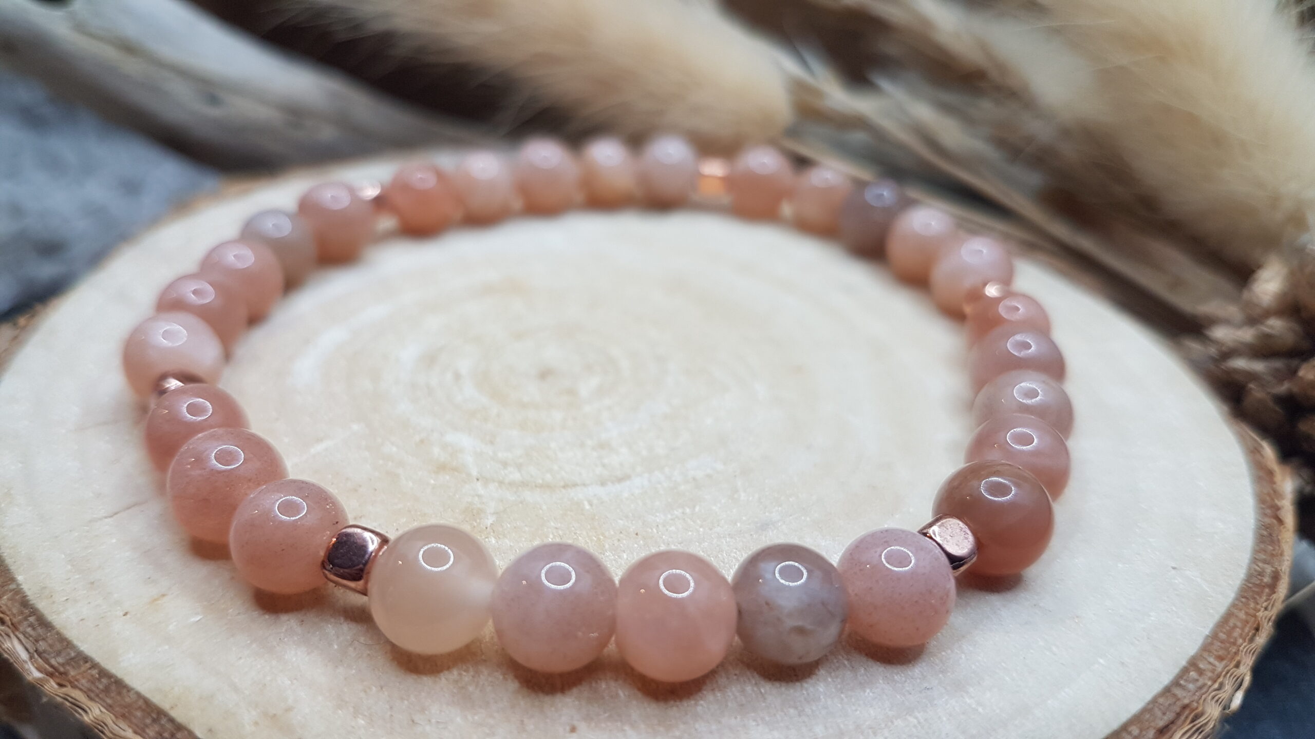 Bracelet pierre de soleil - Doré rose - Bracelet pierre de soleil - Doré rose - les sens de julie -lithotherapie - artisanat 28 euros