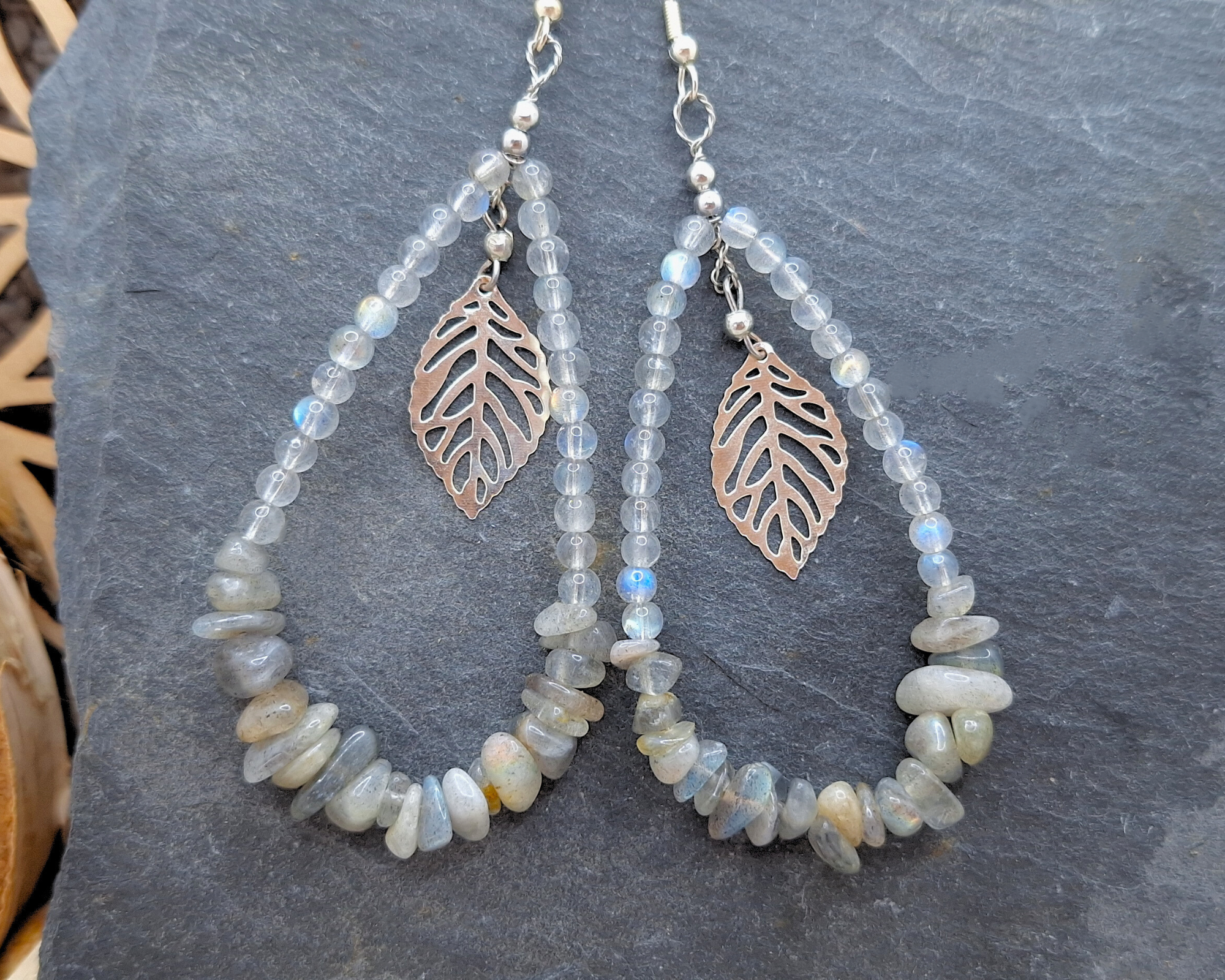 Boucles d'oreilles Labradorite-Feuille argenté – Image 2