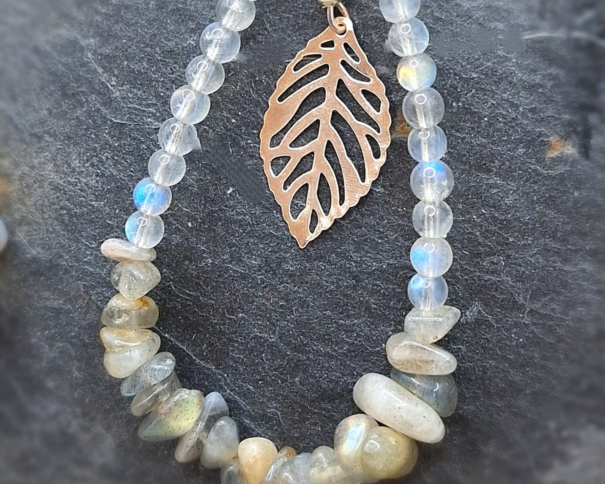Boucles d'oreilles Labradorite-Feuille argenté – Image 3